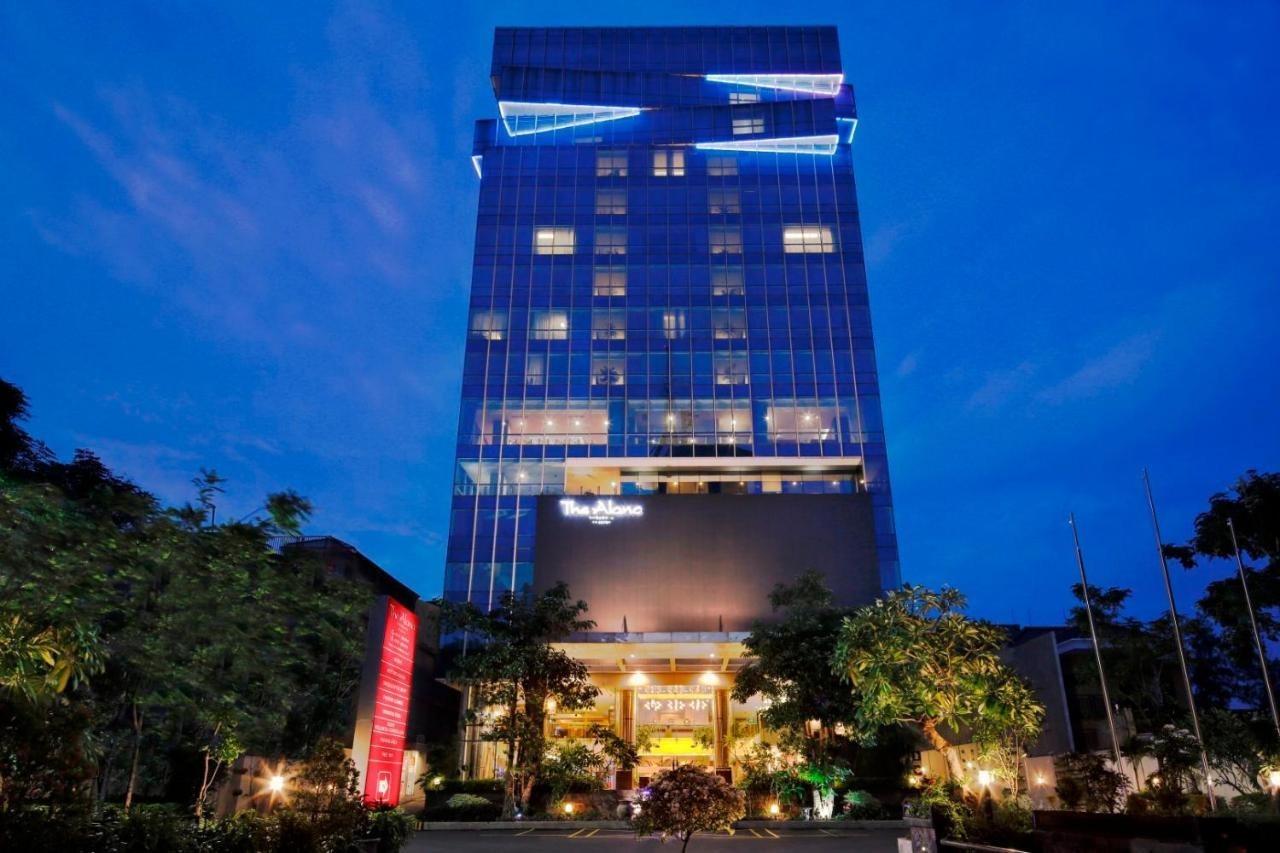 Hotel The Alana Surabaya Esterno foto