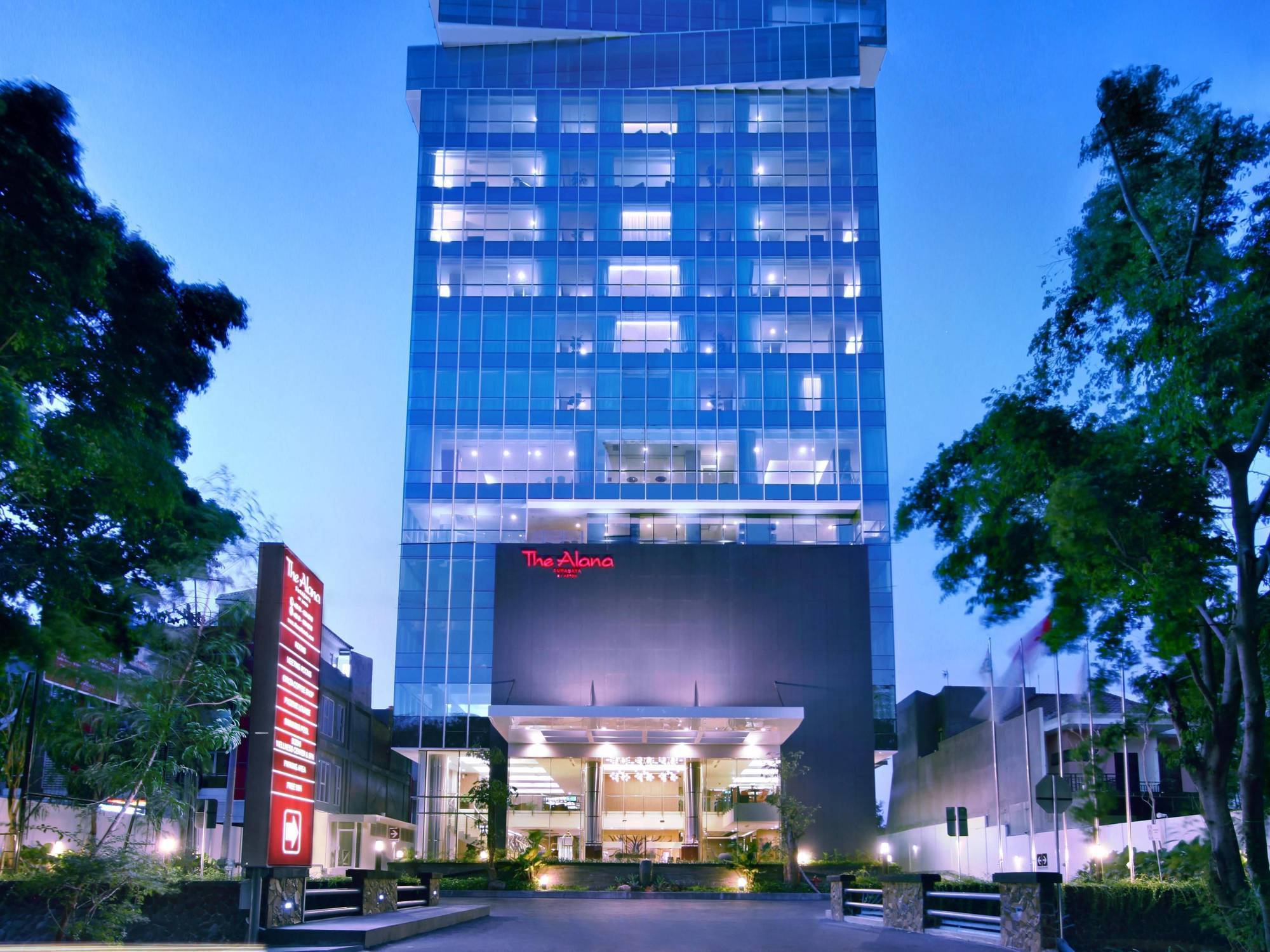 Hotel The Alana Surabaya Esterno foto